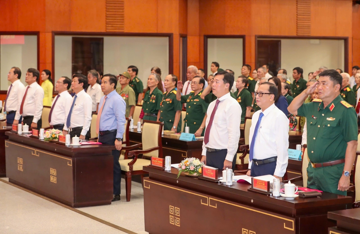 nguoi-co-cong-2.jpg
