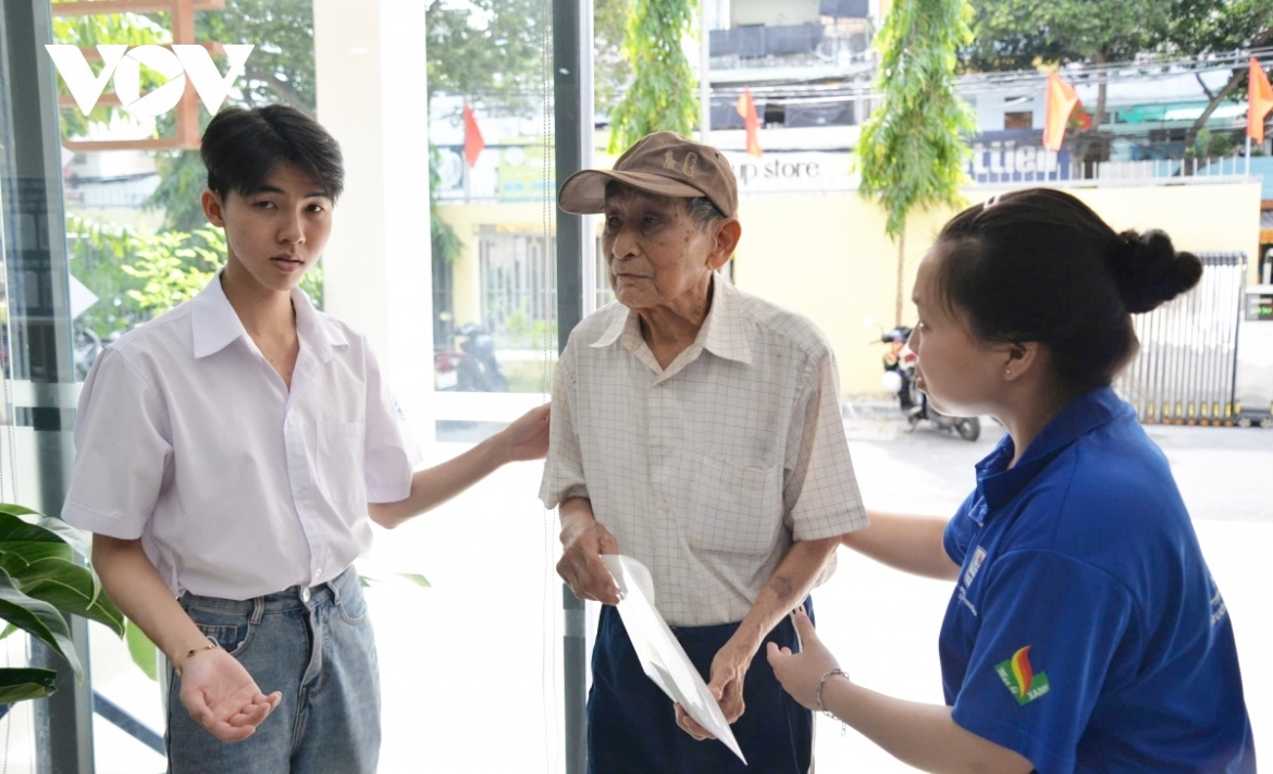 phuc-vu-nguoi-dan.jpg