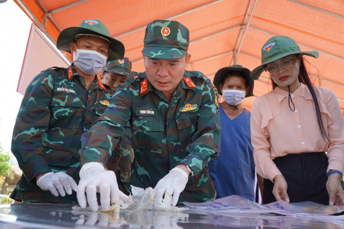 ra-soat-thong-ke-so-luong-di-vat-tim-thay-tai-nghia-trang-liet-si-duc-minh-xa-mo-cay.-anh_-ngoc-hau.jpg
