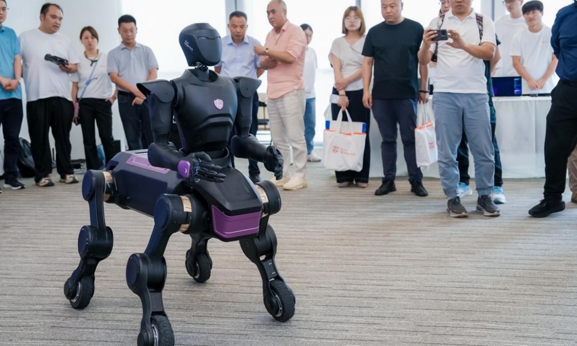 robot-nhan-ma-china.jpeg