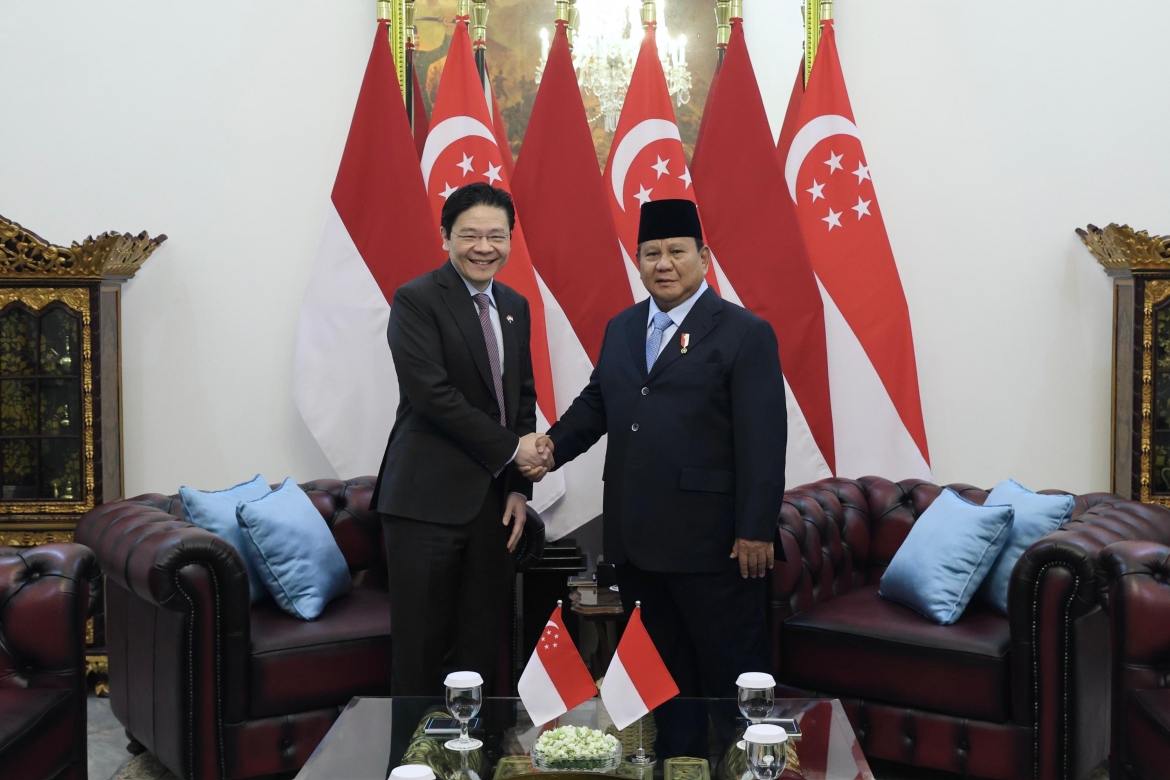 Thủ tướng Singapore Lawrence Wong và Tổng thống Indonesia Prabowo  Subianto trong cuộc gặp tại Jakarta ngày 6/7. Ảnh: VP Báo chí Tổng thống cấp
