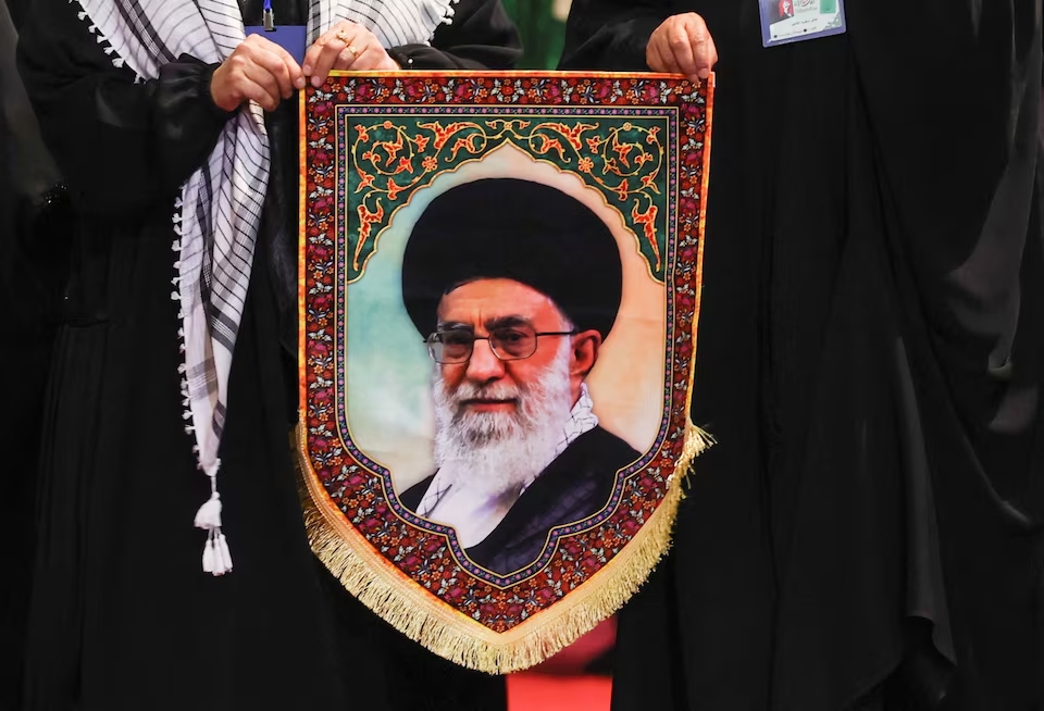 tang_le_khamenei_2.jpg