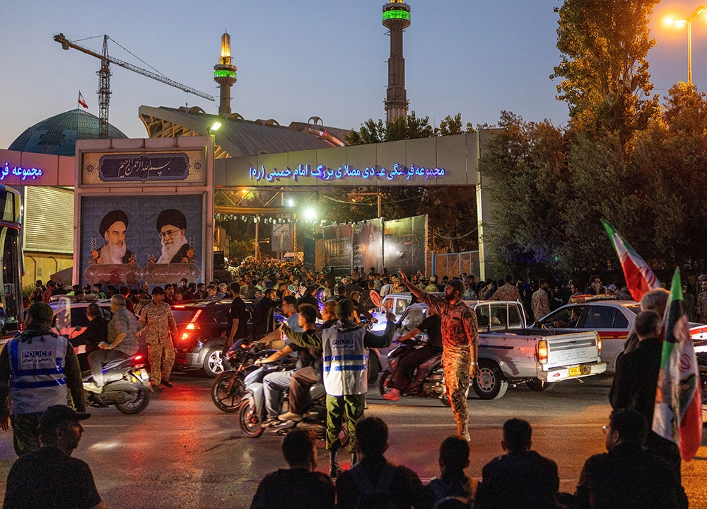 tang_le_khamenei_6.jpg