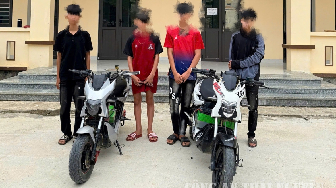 thai_nguyen_xu_ly_hang_loat_hoc_sinh_do_xe_may_dien_trai_phep.jpg