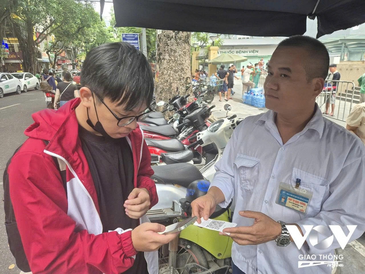 Anh Nguyễn Hoàng Hải (bên phải), Công tác tại Công ty Khai thác Điểm đỗ