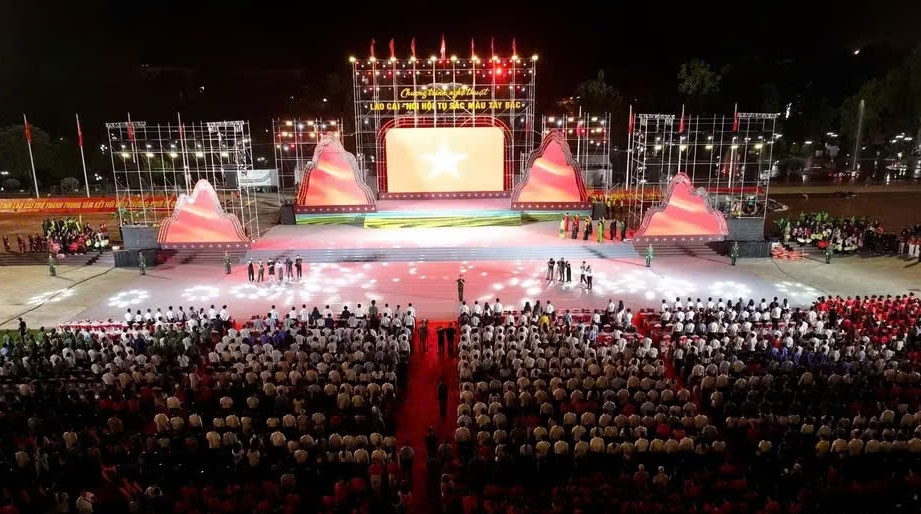 toan-canh-le-chao-co-anh-bao-lc.jpg