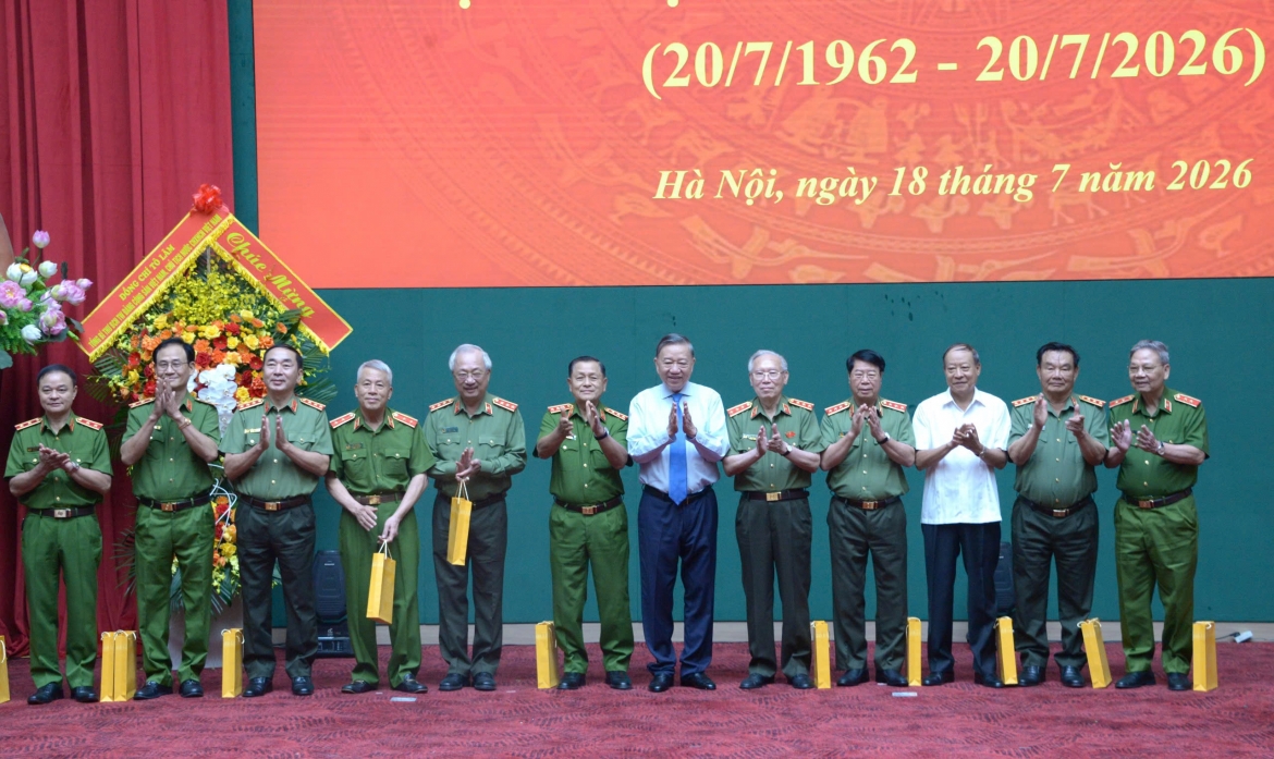 tong-bi-thu-chu-tich-nuoc-va-cong-an-nhan-dan.jpg