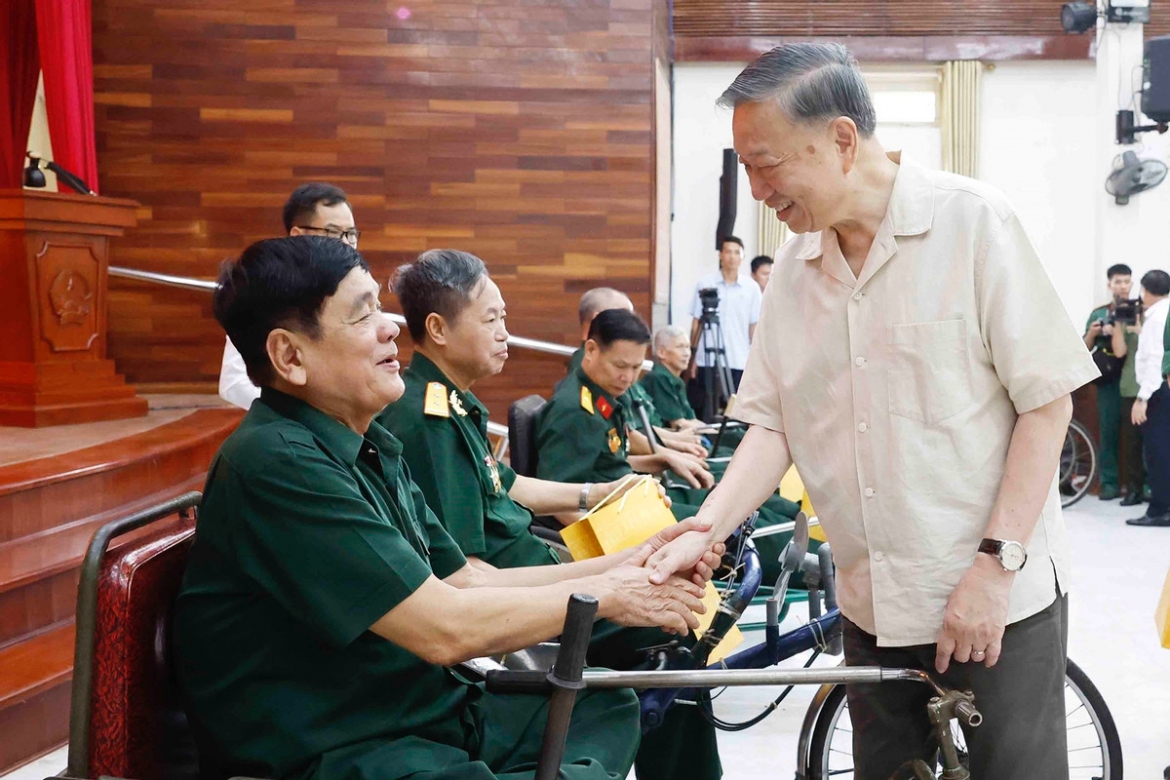 tong-bi-thu-chu-tich-nuoc-va-thuong-binh.png