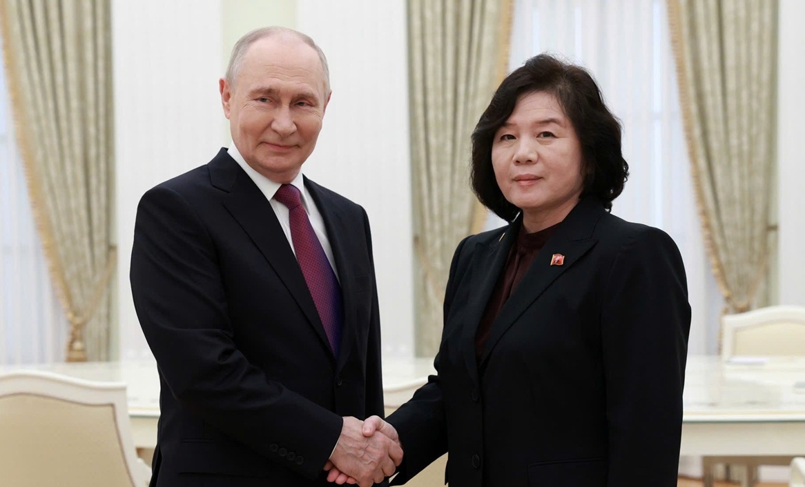 Tổng thống Nga, Vladimir Putin tiếp Ngoại trưởng Triều Tiên, Choe Son Hui. Nguồn: Điện Kremlin