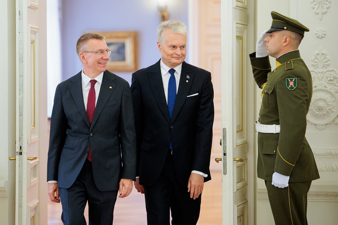 tong_thong_latvia_edgars_rinkevics_trai_va_tong_thong_litva_gitanas_nauseda_phai_anh_theo_lrtlt_20260716142419.jpg