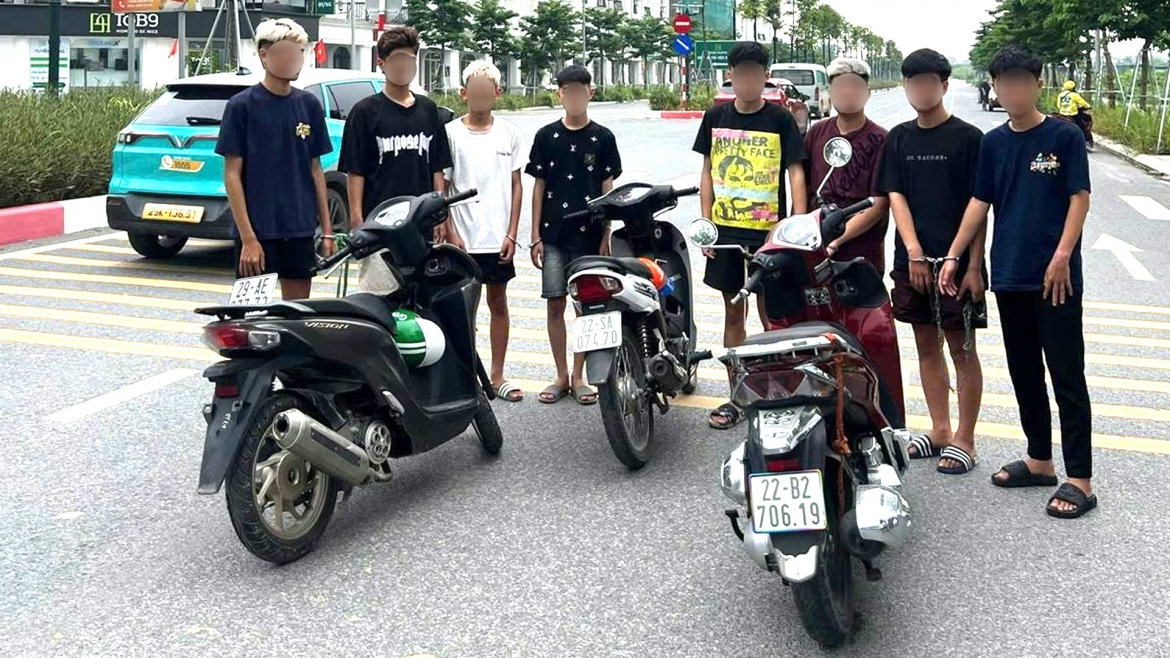 trieu-tap-nhom-thanh-nien-gay-roi.jpg