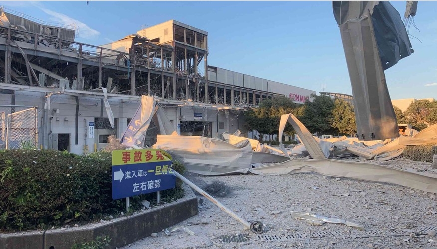 trung-tam-thuong-mai-aeon-mall-o-thi-tran-kashima-bi-hu-hai-nang-ne-sau-tieng-no-lon.-anh_-chinh-quyen-thi-tran-kashima_1.jpg