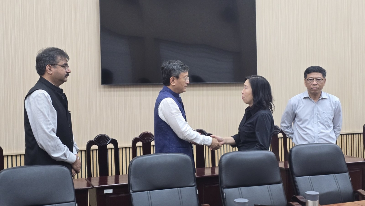 tt-bng-chia-buon-cung-dai-su-an-do.jpg