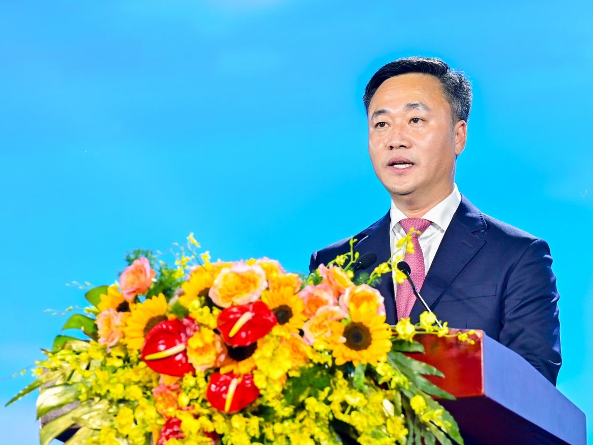 Ông Nguyễn Việt Hùng, Chủ tịch UBND tỉnh phát biểu khai mạc Festival Biển Khánh Hòa 2026