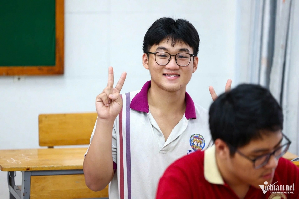 w-thi-sinh-2002.jpg