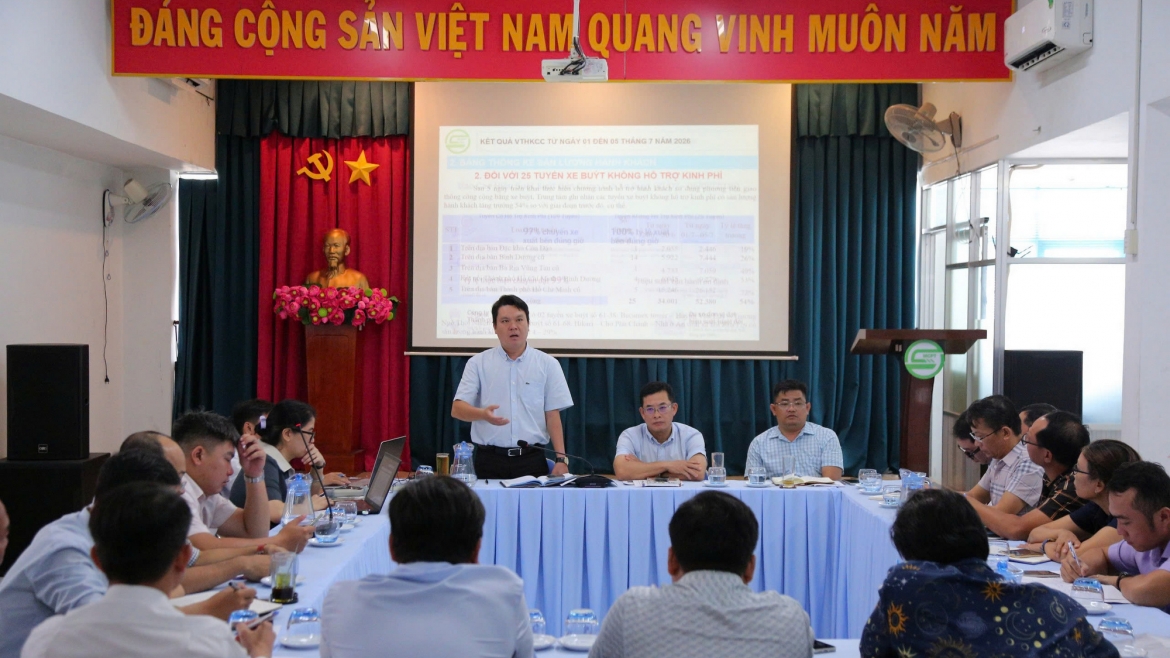 xe-buyt-tphcm-phuc-vu-hon-1-6-trieu-luot-khach-sau-6-ngay-mien-phi-ve.jpg