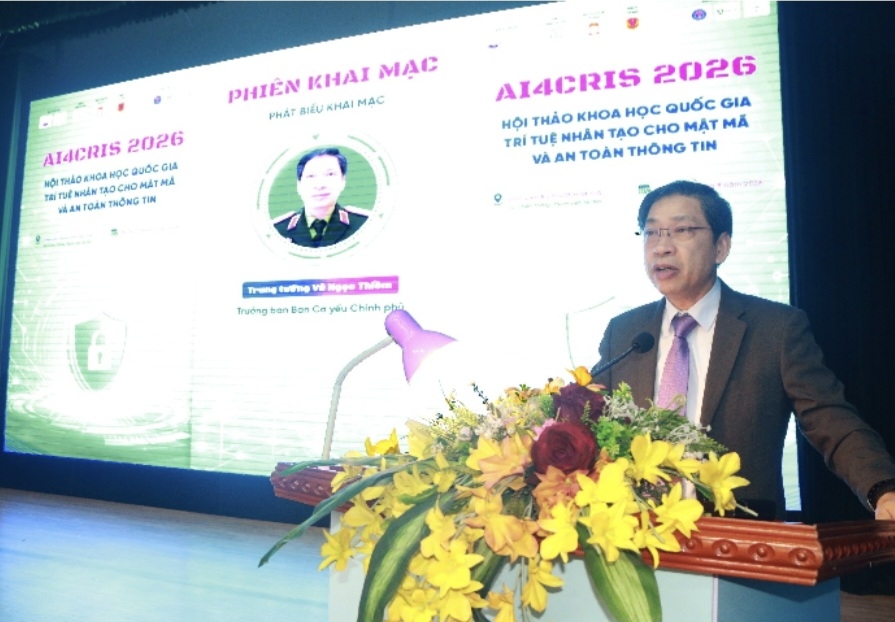 Trung tướng Vũ Ngọc Thiềm, Trưởng Ban Cơ yếu Chính phủ phát biểu khai mạc Hội thảo

