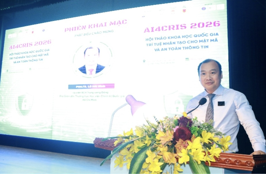 PGS,TS. Lê Hải Bình, Ủy viên BCH Trung ương Đảng, Phó Giám đốc Thường trực Học viện Chính trị quốc gia Hồ Chí Minh phát biểu tại Hội thảo
