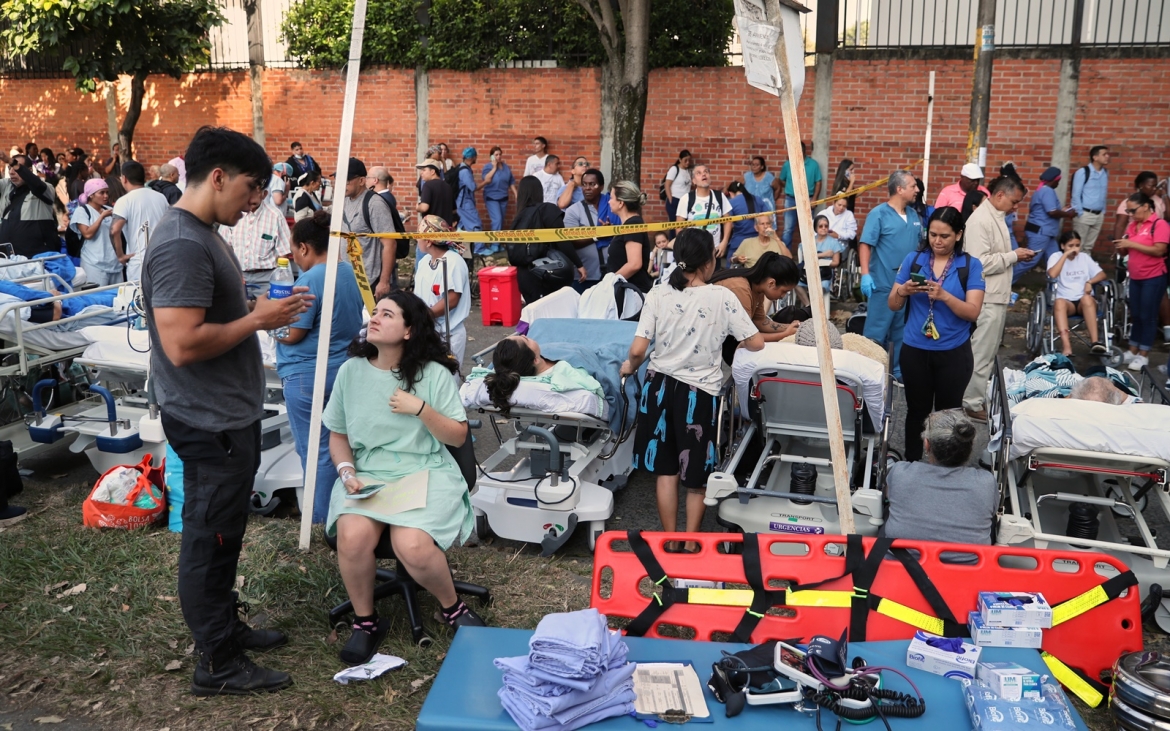14-dong-dat-colombia-so-tan-benh-vien-do-dong-dat-.ap_.jpg