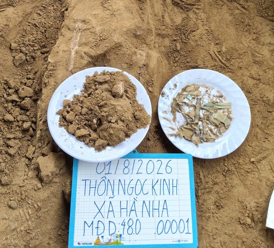 4.-cac-mau-xuong-va-di-vat-duoc-tim-thay.jpg