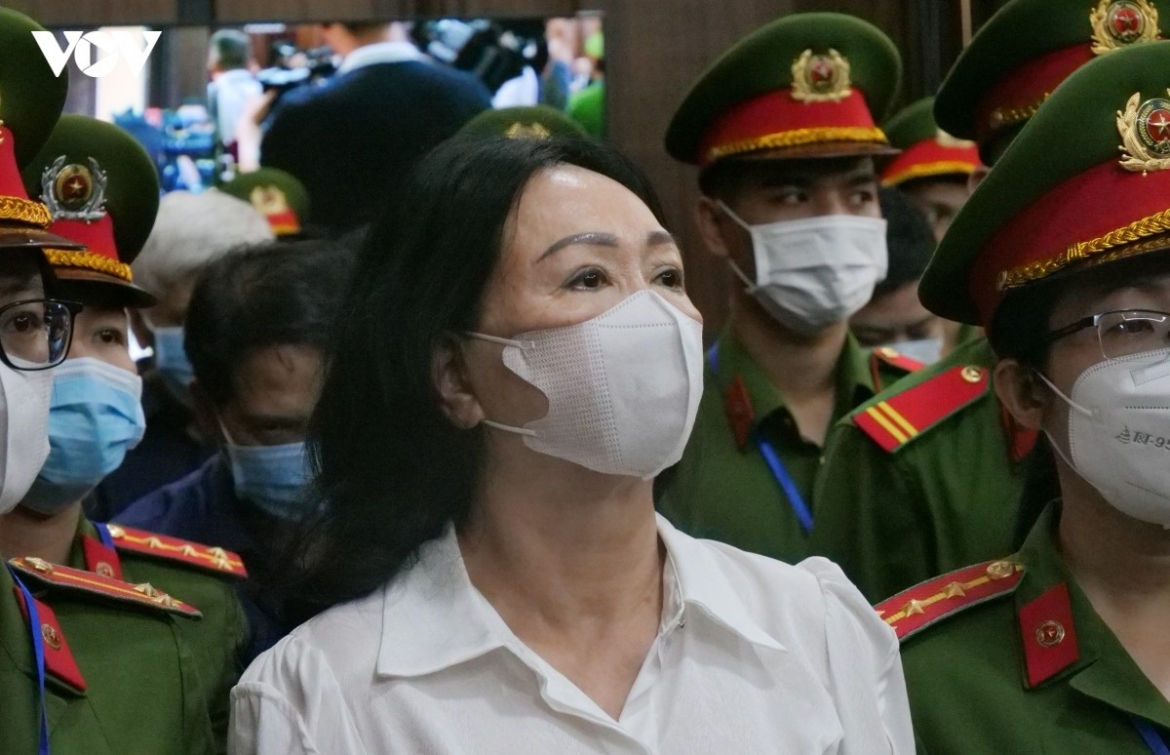 ba_truong_my_lan_tai_phien_toa_.jpg