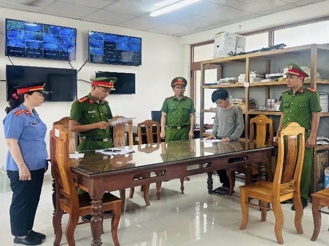 bat-doi-tuong-dung-clip-nhay-cam-tong-tinh.jpeg