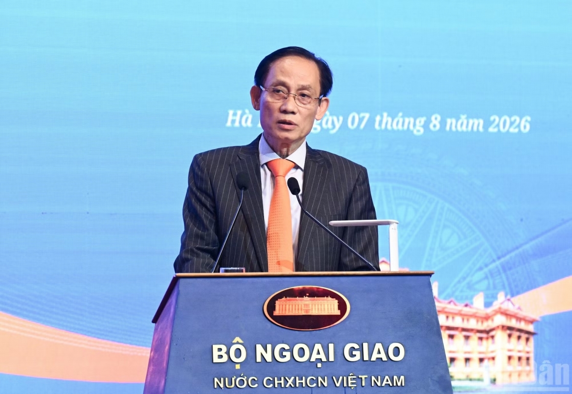 bo-truong-le-hoai-trung-be-mac.jpg