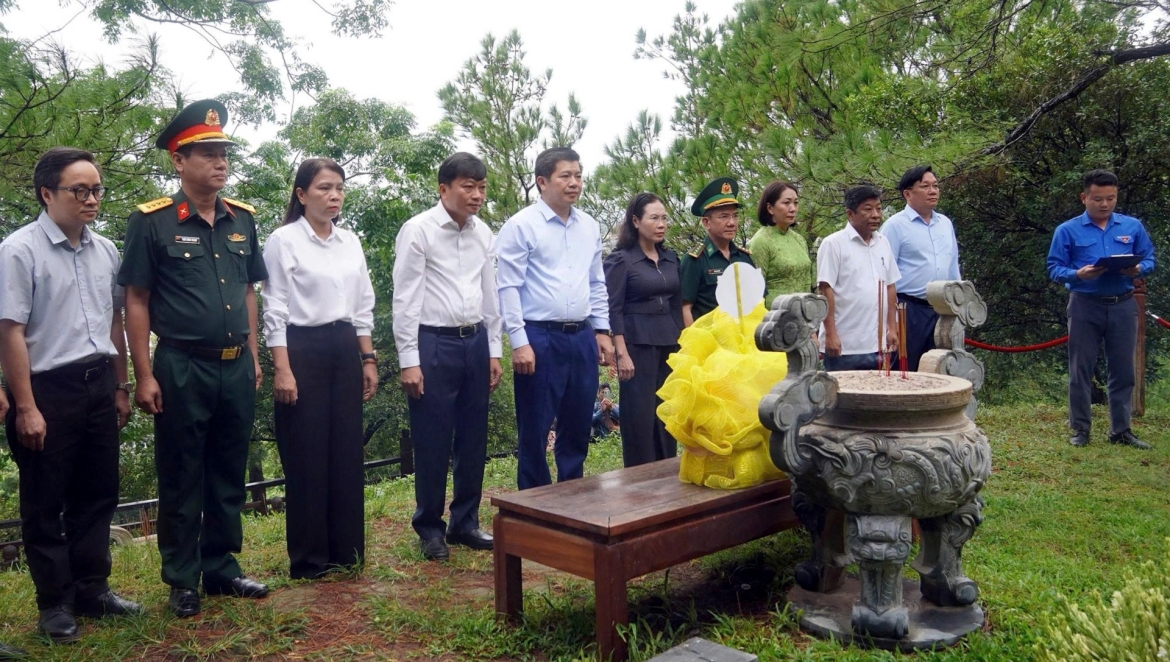 cac-dai-bieu-tuong-niem-dai-tuong-vo-nguyen-giap.jpg