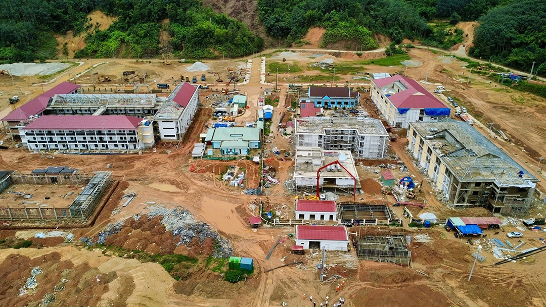cac-nha-thau-dang-no-luc-xay-dung-hoan-thien-cac-diem-truong-lien-cap-vung-bien.jpg