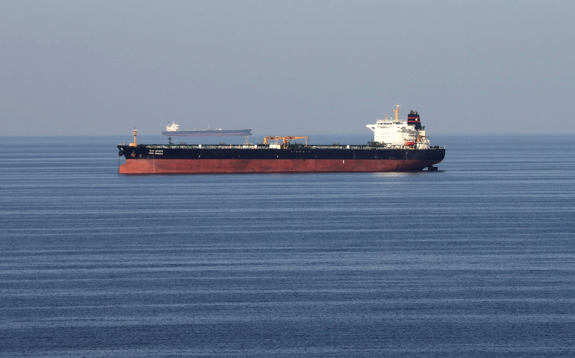 cac-tau-cho-dau-di-qua-eo-bien-hormuz-tu-thang-12-2018-anh-reuter.jpg