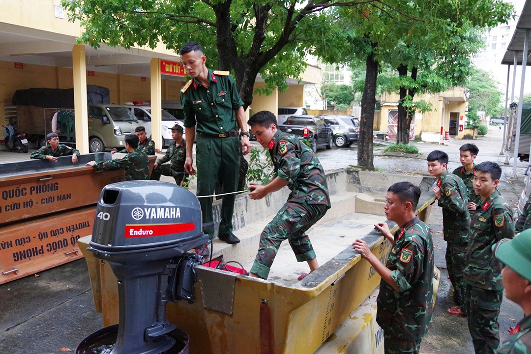 can-bo-chien-si-van-hanh-ca-no-may-day.jpg