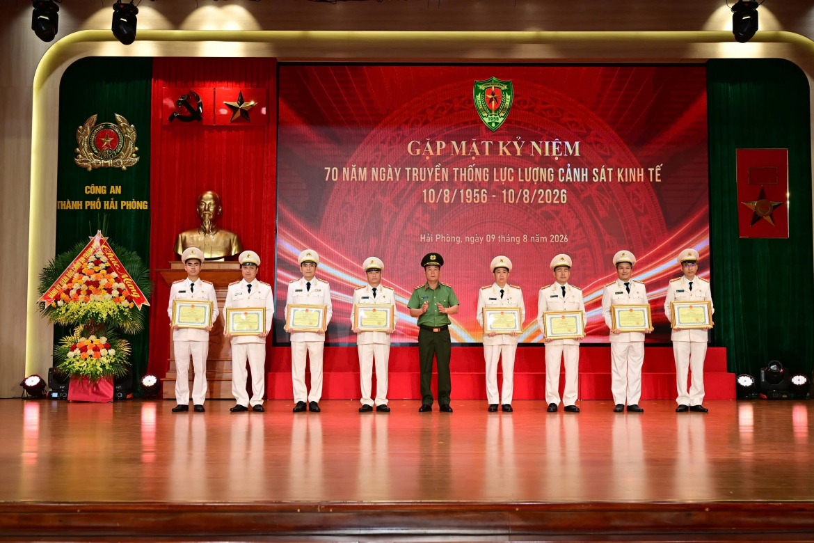 cong-an-hai-phong-70-nam-cong-an-kinh-te-3.jpg