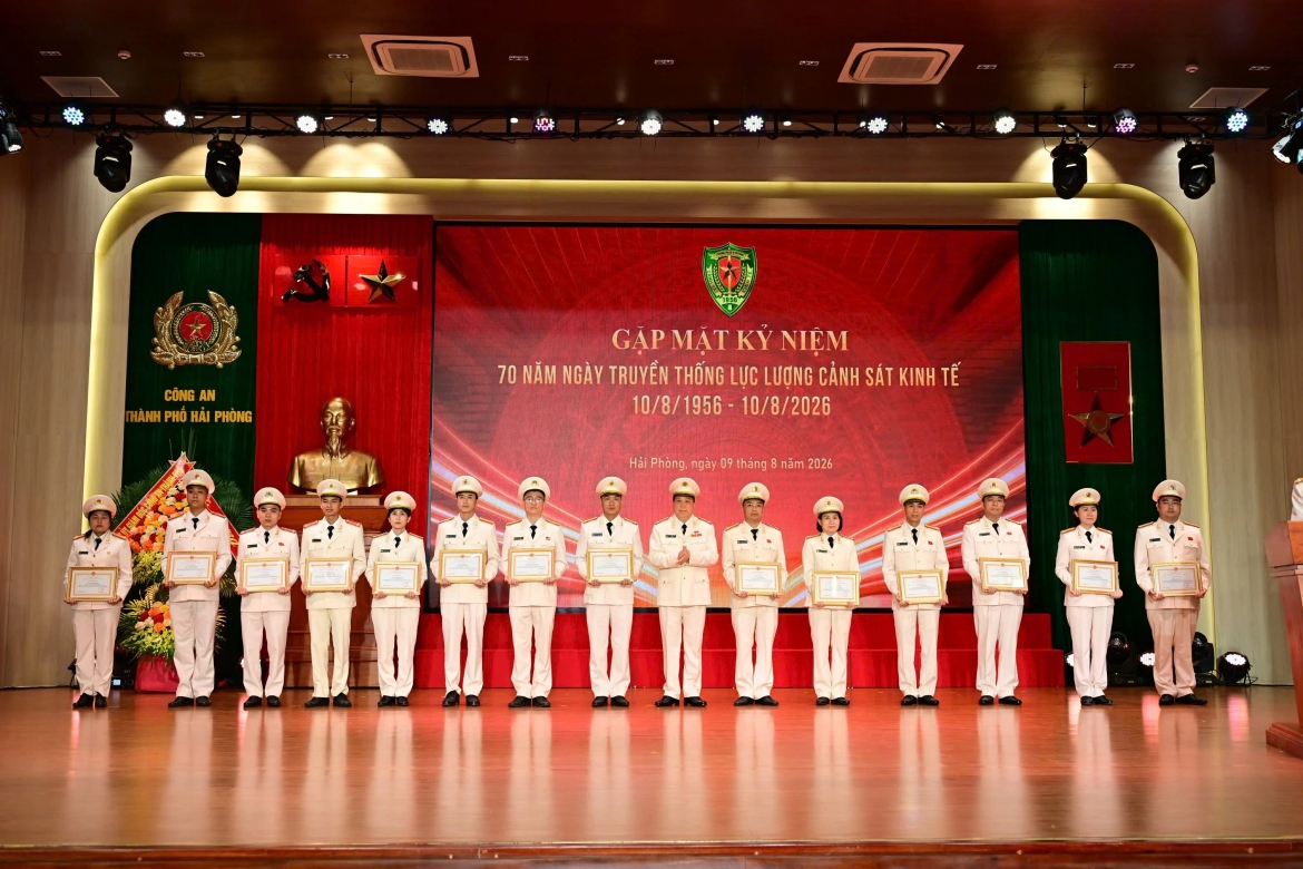cong-an-hai-phong-70-nam-cong-an-kinh-te2.jpg