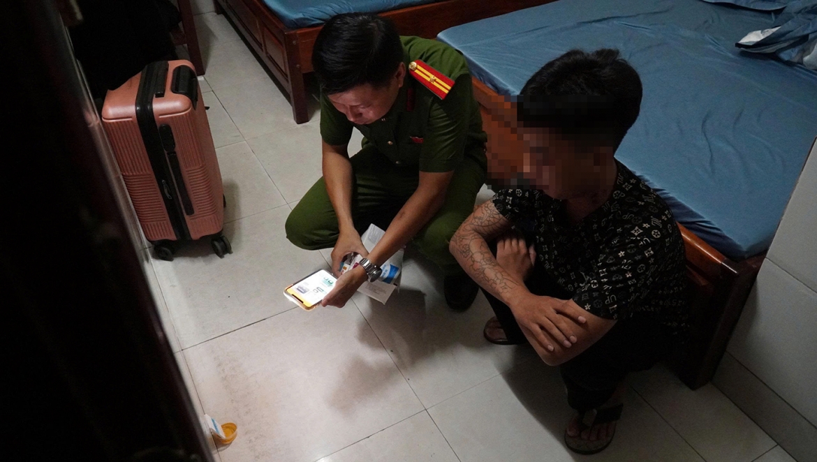cong-an-kiem-tra-dot-xuat-nha-nghi.jpg