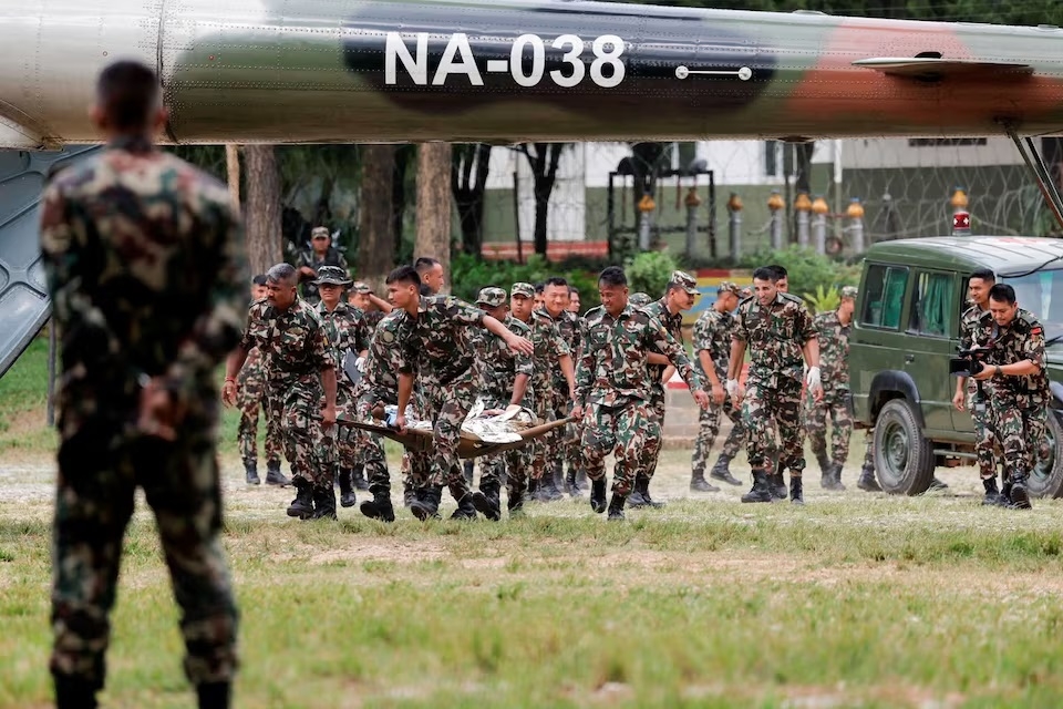 cuu-ho-nepal-reuters.jpg