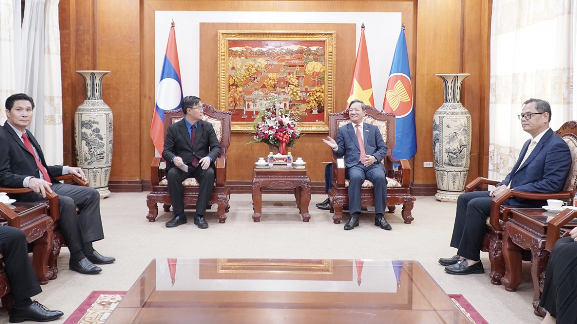 dai-su-nguyen-minh-tam-tiep-doan-dai-bieu-bo-tai-chinh-den-chuc-mung-quoc-khanh.-.jpg