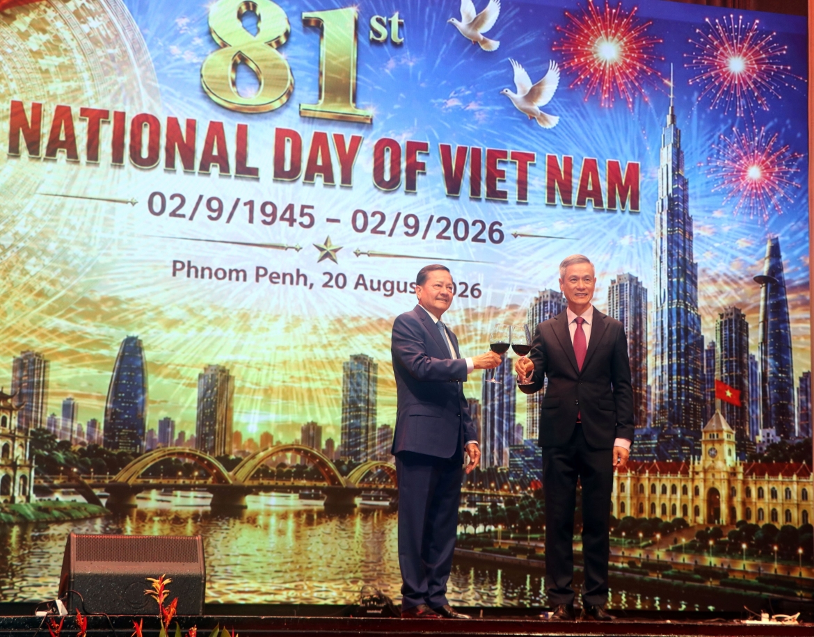 dai-su-quan-viet-nam-tai-campuchia-1.jpg