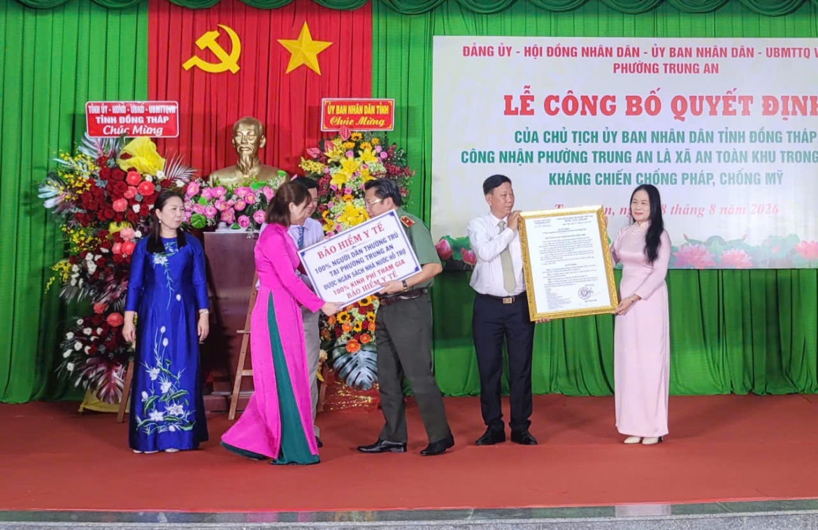 dang-uy-ubnd-phuong-nhan-quyet-dinh-phuong-an-toan-khu_1.jpg