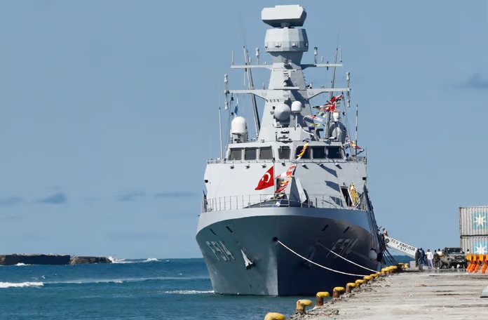 hai-quan-tho-nhi-ky-ho-tro-giai-cuu-tau-bi-cuop-tren-vung-bien-somalia.jpg
