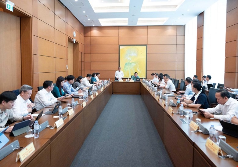 hop-to-ky-hop-khong-thuong-le-lan-thu-nhat.jpg