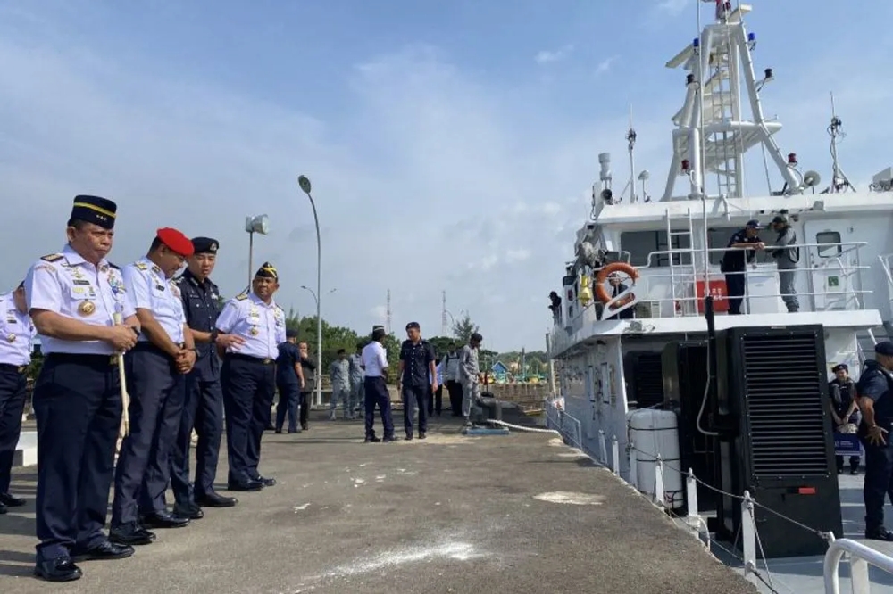 Lực lượng chấp pháp hàng hải Indonesia, Malaysia và Singapore tập trận an ninh hàng hải tại Quần đảo Riau. Ảnh: Antara