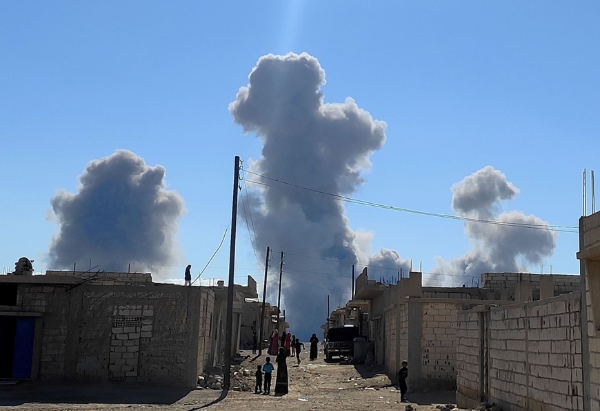 Syria và Israel đàm phán hạ nhiệt căng thẳng. Trong ảnh: Khói bốc lên sau cuộc tấn công của Israel tại Syria. Ảnh: THX