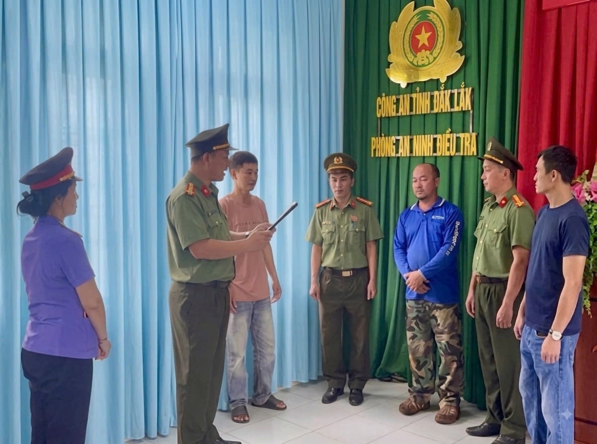 khoi-to-doi-tuong-ho-viet-hoi.jpeg