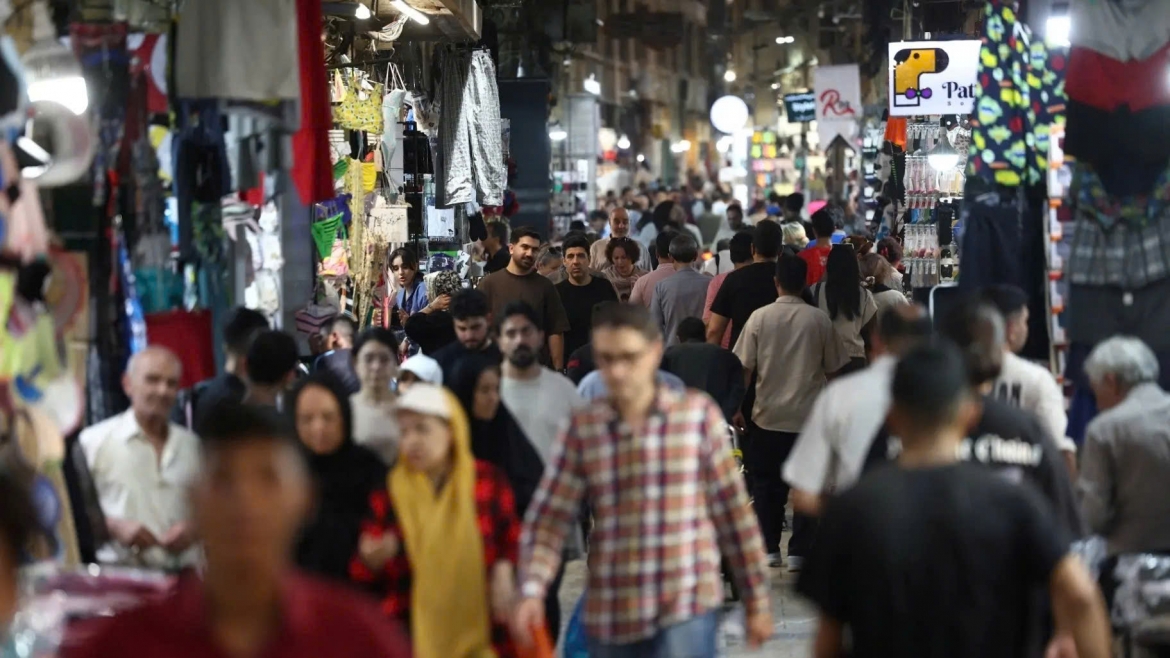 Iran đang đối mặt với áp lực kinh tế ngày càng gia tăng do Mỹ và châu Âu siết chặt các lệnh trừng phạt. Ảnh: Reuters