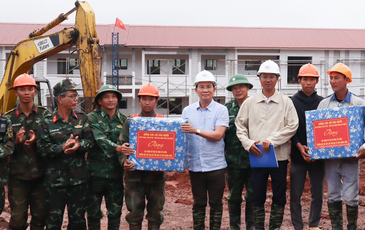 lam-dong-truong-noi-tru-lien-cap-bien-gioi-2.jpg