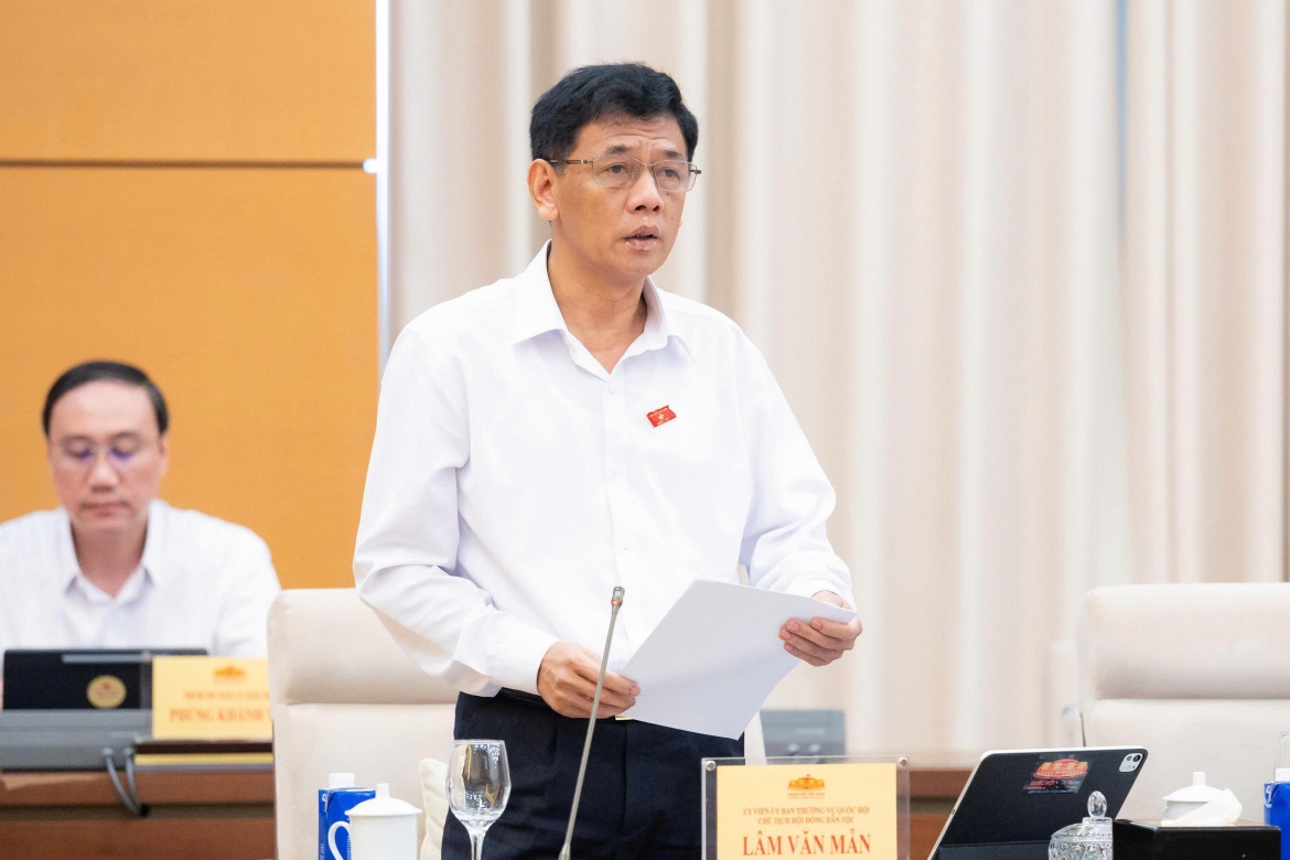 lam-van-man-quoc-hoi.jpg