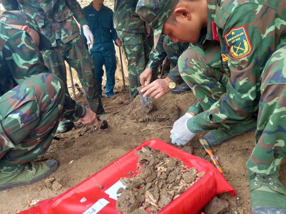 Sau hơn nửa thế kỷ, nhiều phần xương đã hóa đất đen