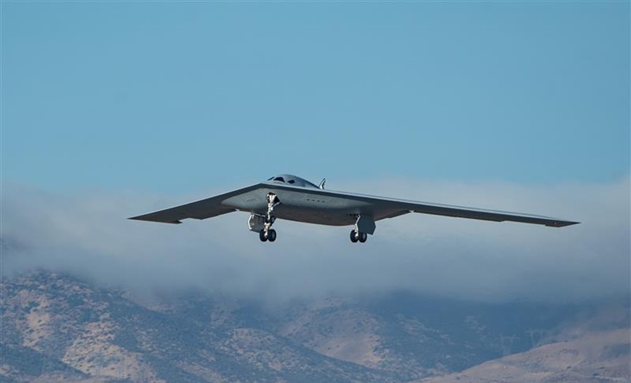 Máy bay ném bom tàng hình B-21 Raider của Northrop Grumman đến Căn cứ Không quân Edwards, California để tham gia các hoạt động thử nghiệm. Ảnh: Northrop Grumman.