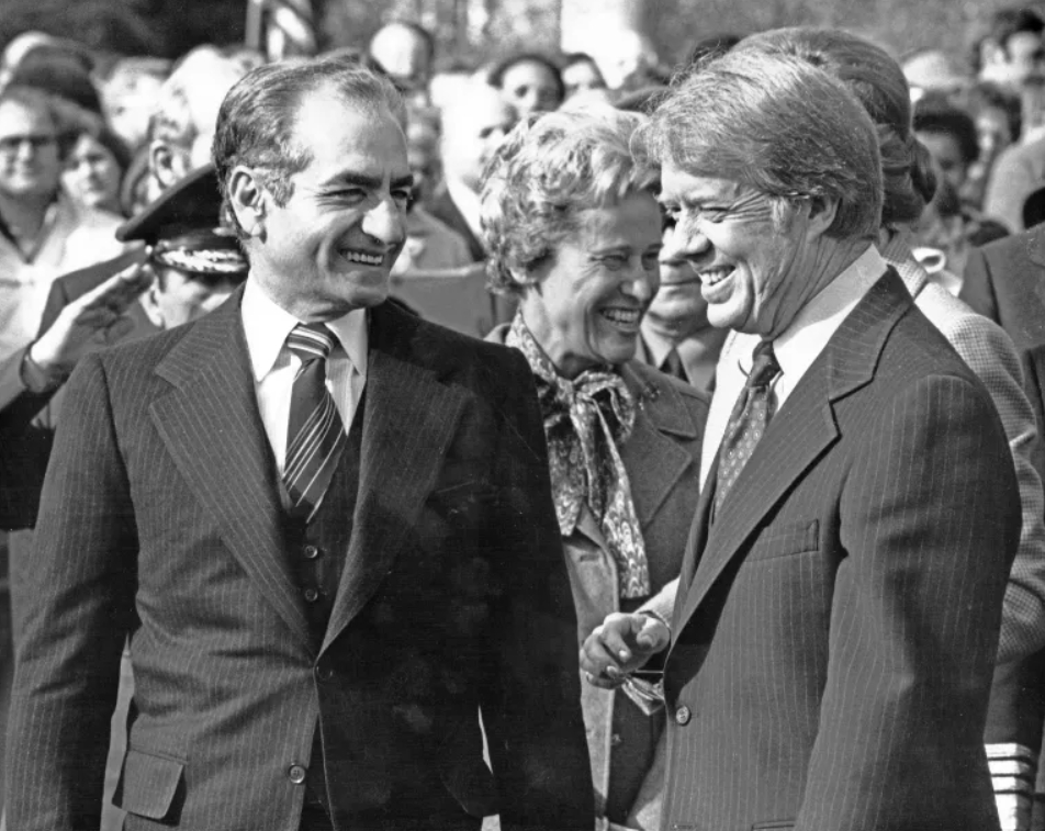 Quốc vương Iran Mohammed Reza Pahlavi trao đổi với Tổng thống Mỹ Jimmy Carter trong chuyến thăm Nhà Trắng vào ngày 15/11/1977. Ảnh: CNP