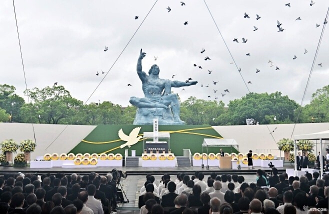 Lễ kỷ niệm thảm họa bom nguyên tử Nagasaki luôn thu hút đông đảo người tham dự. Ảnh: Jiji Pres